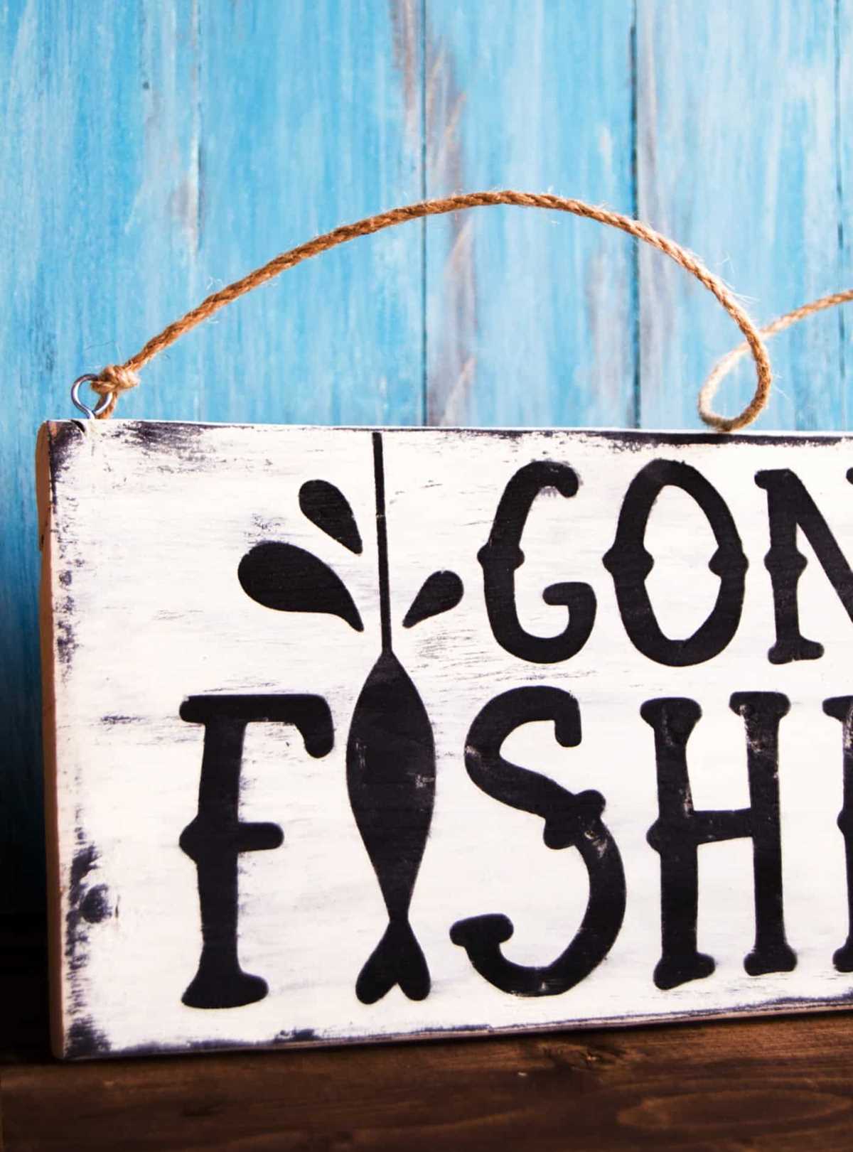 printable gone fishing sign